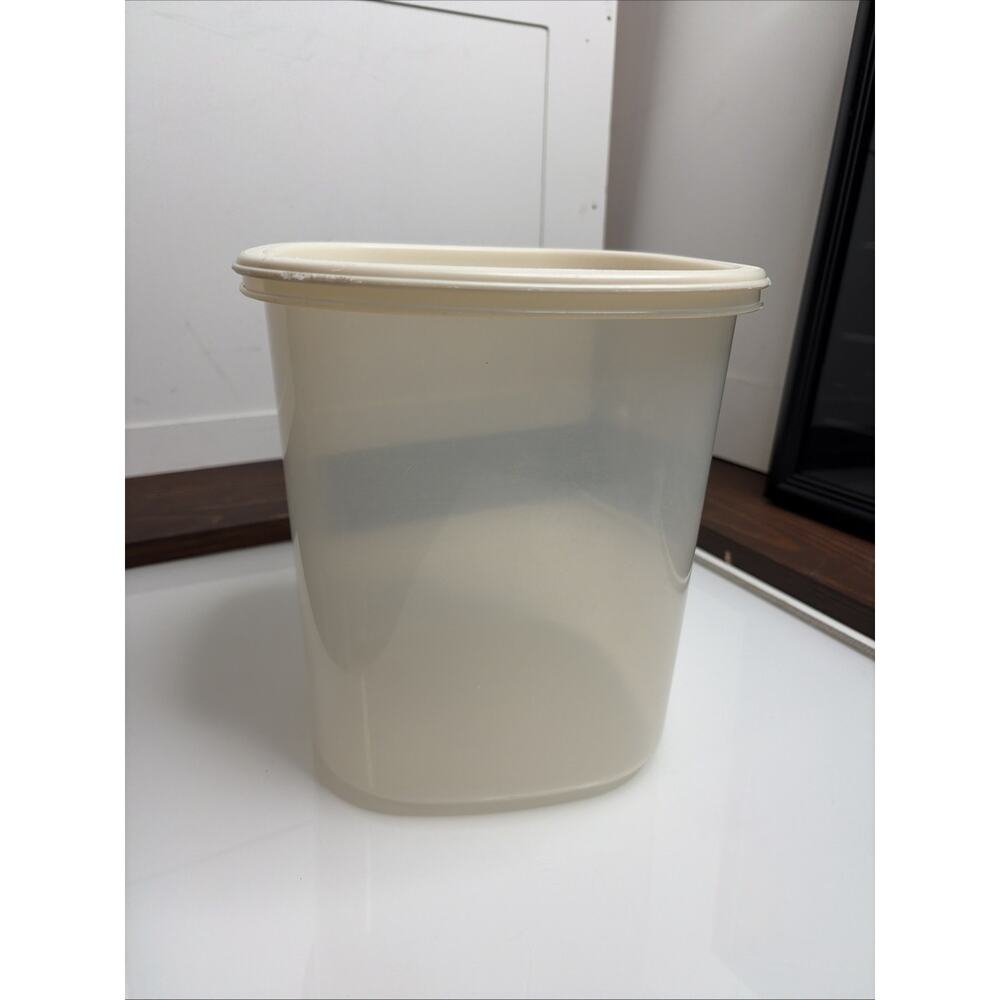 Vintage Rubbermaid Servin Saver #7 21 Cup 5L Clear Container Almond Lid